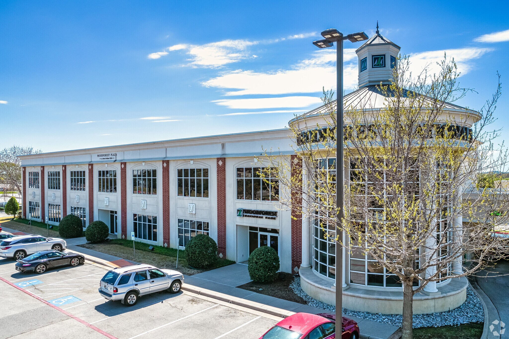 8408 N Davis Blvd, North Richland Hills, TX à louer Photo principale– Image 1 sur 14