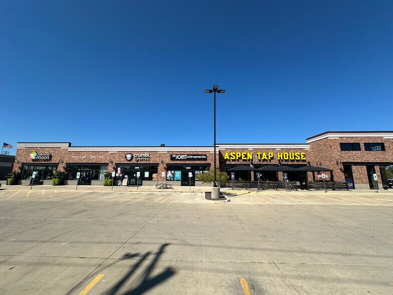 2003 S Neil St, Champaign, IL à louer - Photo de l’immeuble – Image 3 sur 8