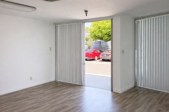 951-983 Meridian Ave, Alhambra, CA à louer Hall d’entrée– Image 1 sur 11