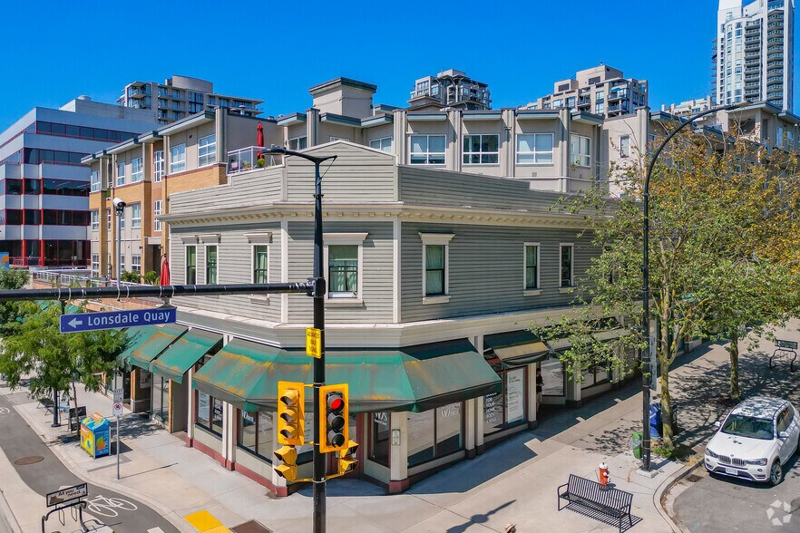 51-65 Lonsdale Ave, North Vancouver, BC à vendre - Photo principale – Image 1 sur 3