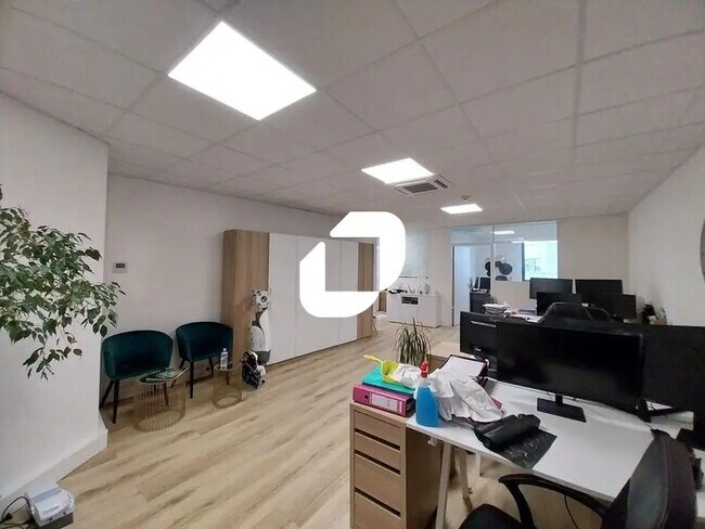 Plus de détails pour Bureau à louer