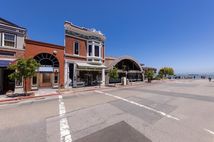 668 Bridgeway, Sausalito, CA à vendre - Photo de l’immeuble – Image 2 sur 15