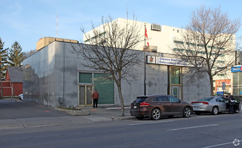 44 Simcoe St S, Oshawa, ON à vendre - Photo de l’immeuble – Image 2 sur 2