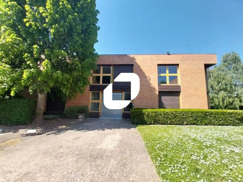 Local d’activités dans Montigny-le-Bretonneux à louer - Photo de l’immeuble – Image 1 sur 12