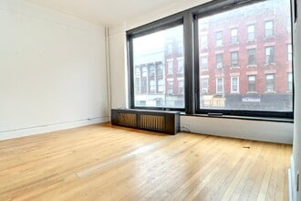 887 Manhattan Ave, Brooklyn, NY à louer Photo de l’immeuble– Image 1 sur 4