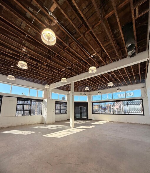 700 N Heliotrope Dr, Los Angeles, CA à louer - Photo intérieure – Image 2 sur 6