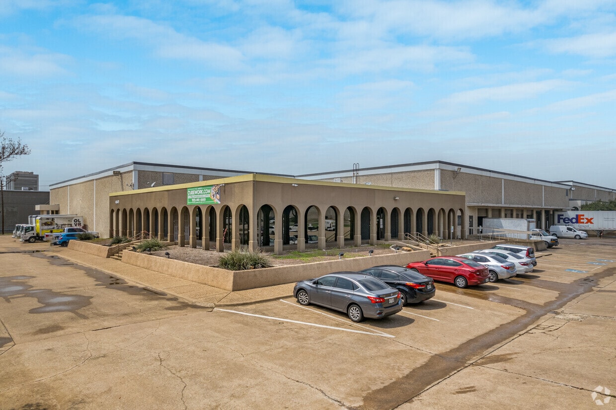 4545 Spring Valley Rd, Farmers Branch, TX à louer Photo de l’immeuble– Image 1 sur 11