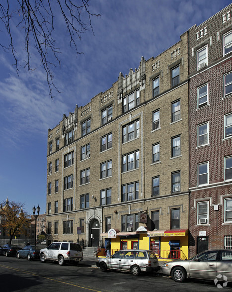 565 Bergen Ave, Jersey City, NJ à vendre - Photo principale – Image 1 sur 42