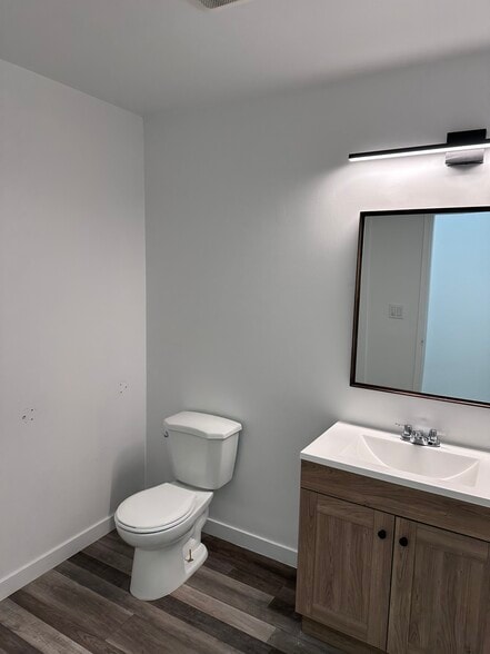 527-531 E Hastings St, Vancouver, BC à louer - Photo intérieure – Image 3 sur 7