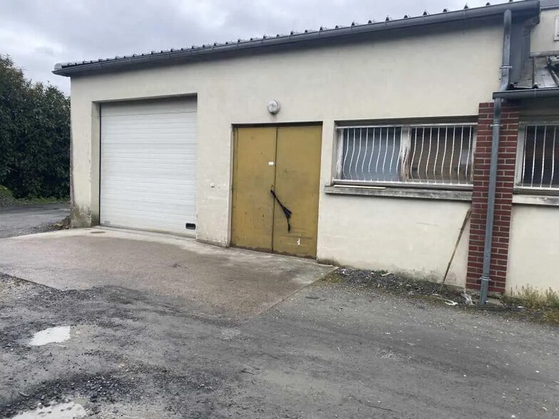 Local d’activités dans Lisieux à louer - Photo de l’immeuble – Image 3 sur 8