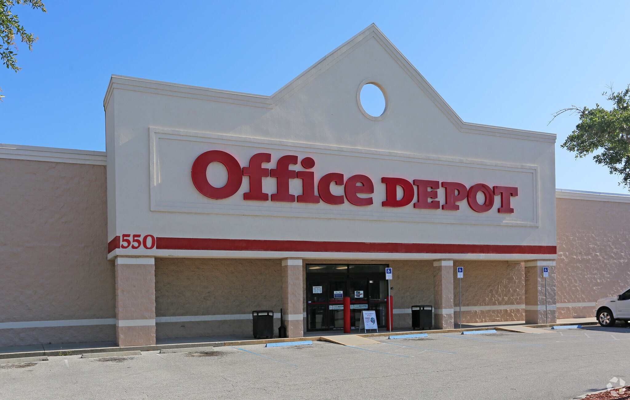 550 E Merritt Island Cswy, Merritt Island, FL à louer Photo principale– Image 1 sur 4