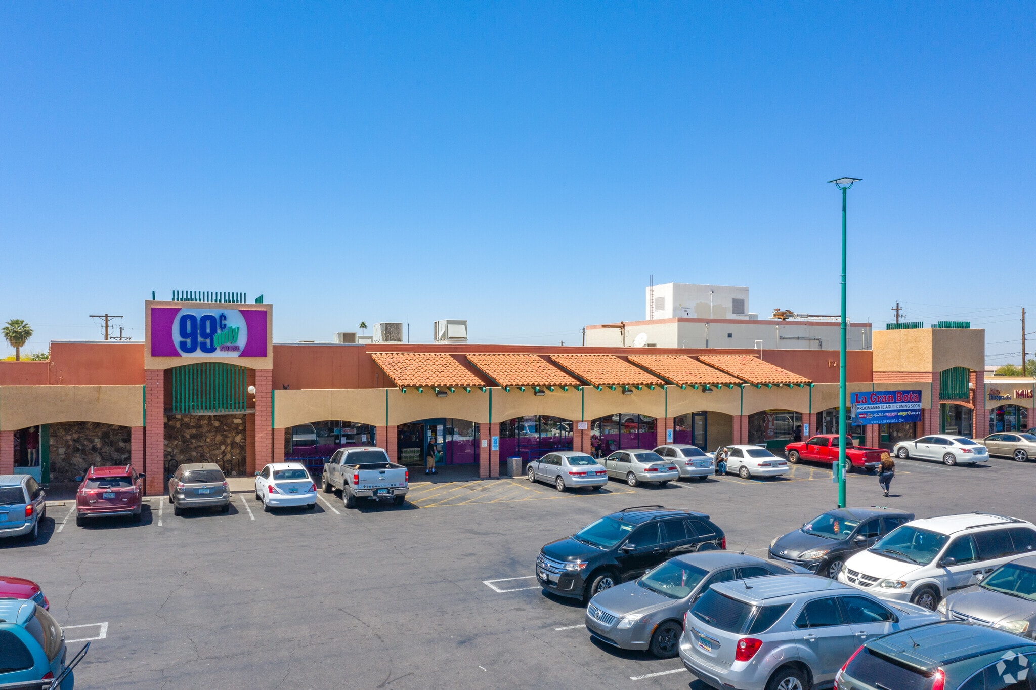 6000-6076 S Central Ave, Phoenix, AZ à louer Photo principale– Image 1 sur 5