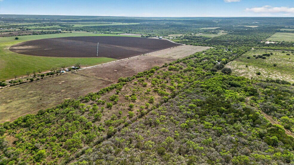 1151 County Road 2615, Rio Medina, TX à vendre - Photo de l’immeuble – Image 3 sur 33