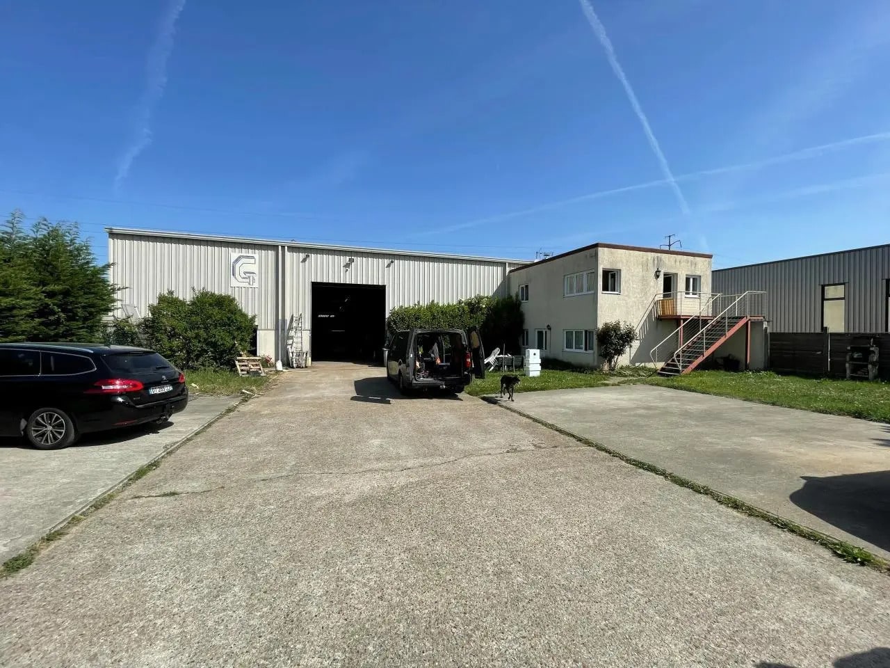 Local d’activités dans Bouafle à louer Photo de l’immeuble– Image 1 sur 5