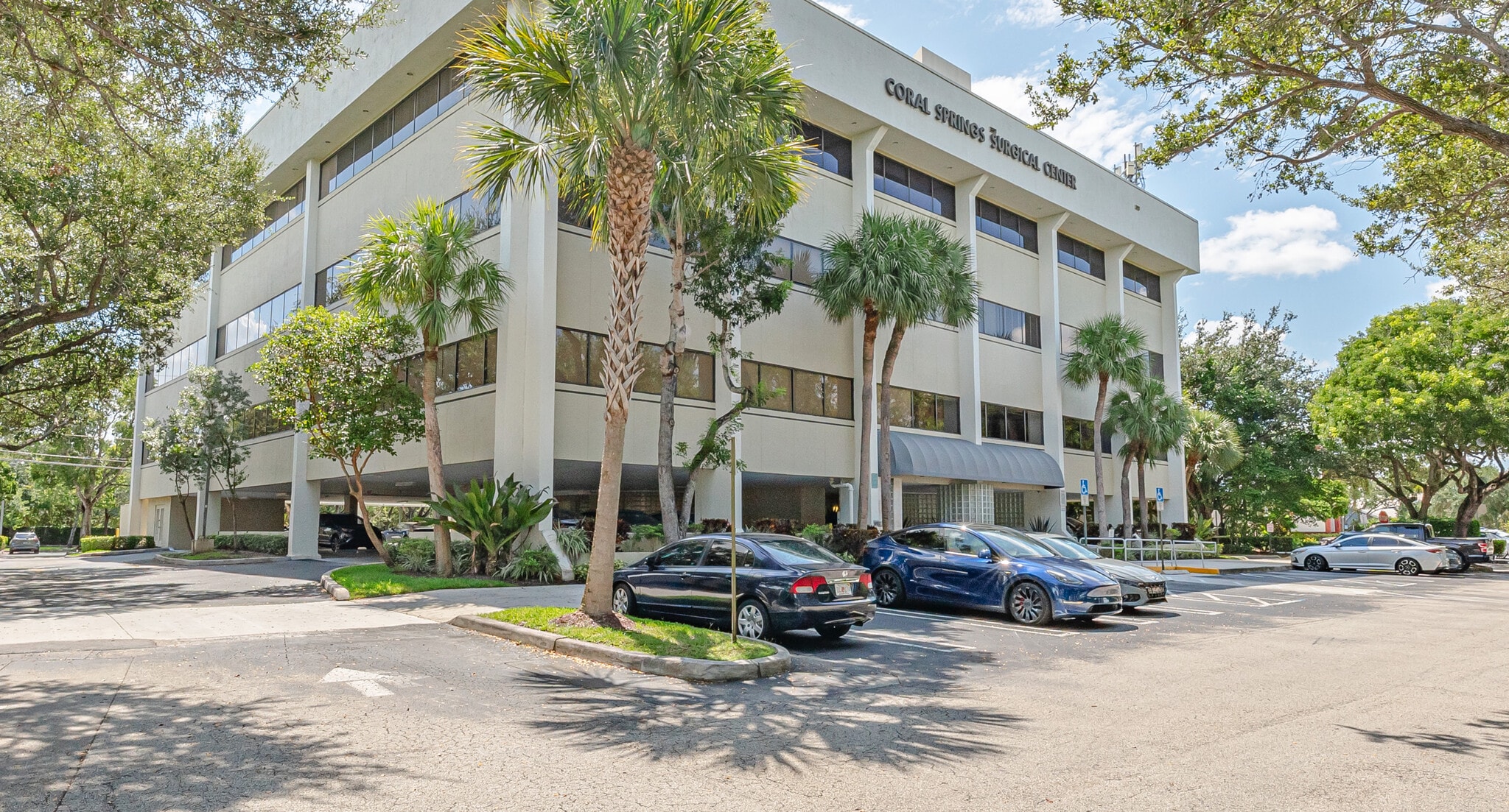 1725 N University Dr, Coral Springs, FL à louer Photo de l’immeuble– Image 1 sur 23