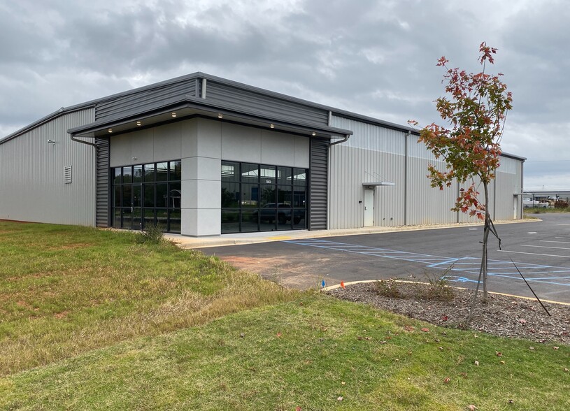 142 Brickton Dr, Fletcher, NC à louer - Photo de l’immeuble – Image 1 sur 3