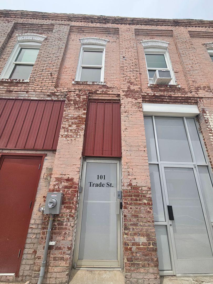 101 E Trade St, Sanford, NC à louer Photo de l’immeuble– Image 1 sur 6