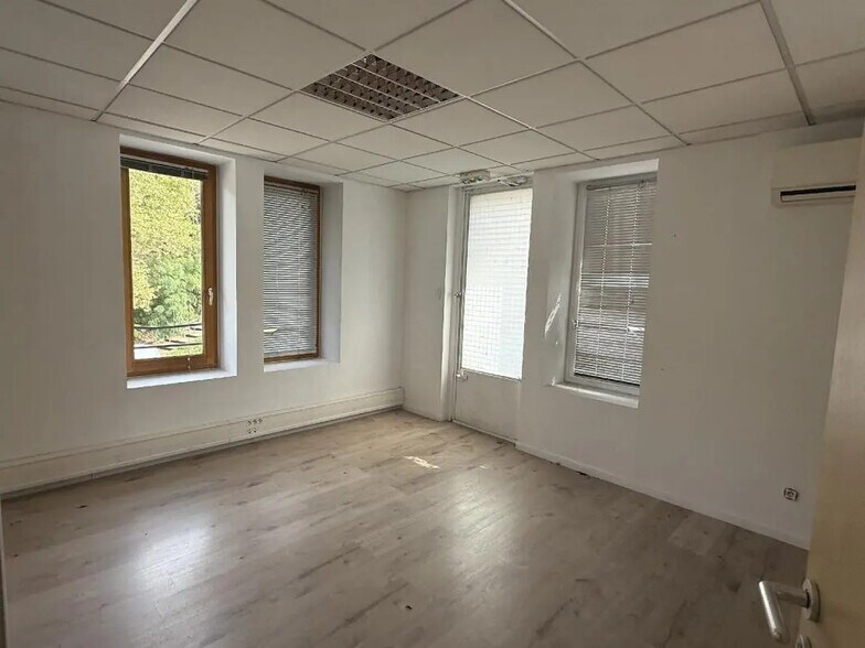 2 Boulevard Antoine De Saint-Exupéry, Lyon à louer - Photo de l’immeuble – Image 2 sur 4