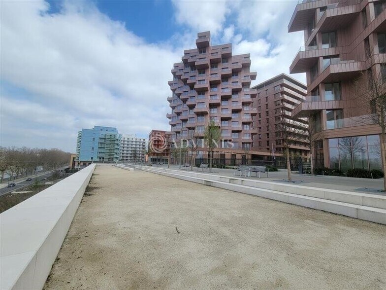 4 24 Rue Maya Angelou, Saint-Ouen-sur-Seine à louer - Photo de l’immeuble – Image 2 sur 7