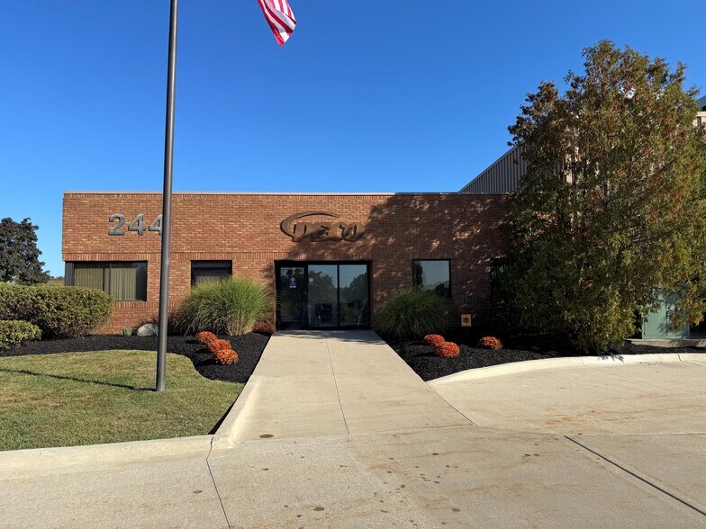 244 Rex Blvd, Auburn Hills, MI à louer - Photo de l’immeuble – Image 2 sur 2