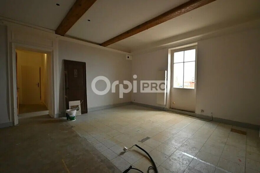 Bureau dans Saint-Cyr-au-Mont-d'Or à louer - Photo de l’immeuble – Image 2 sur 10