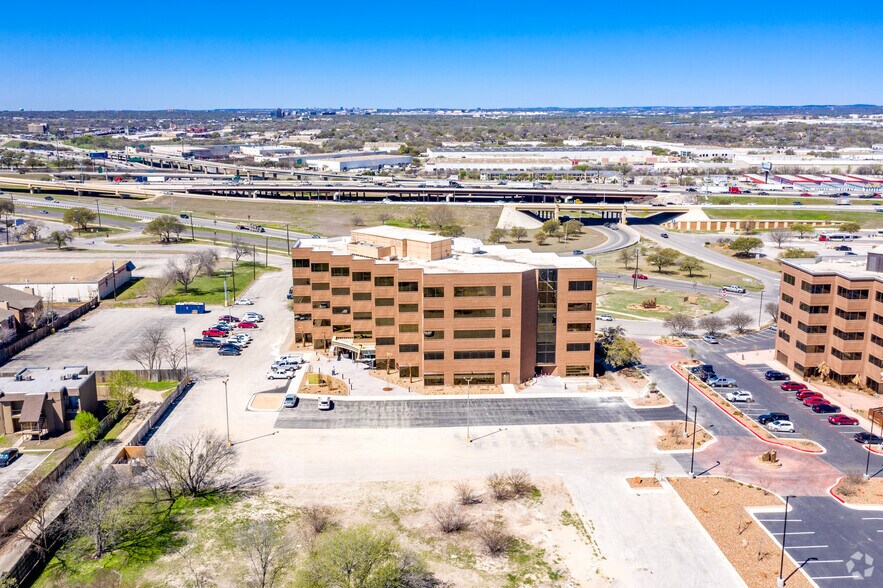 8930 Fourwinds Dr, San Antonio, TX à vendre - Aérien – Image 2 sur 3