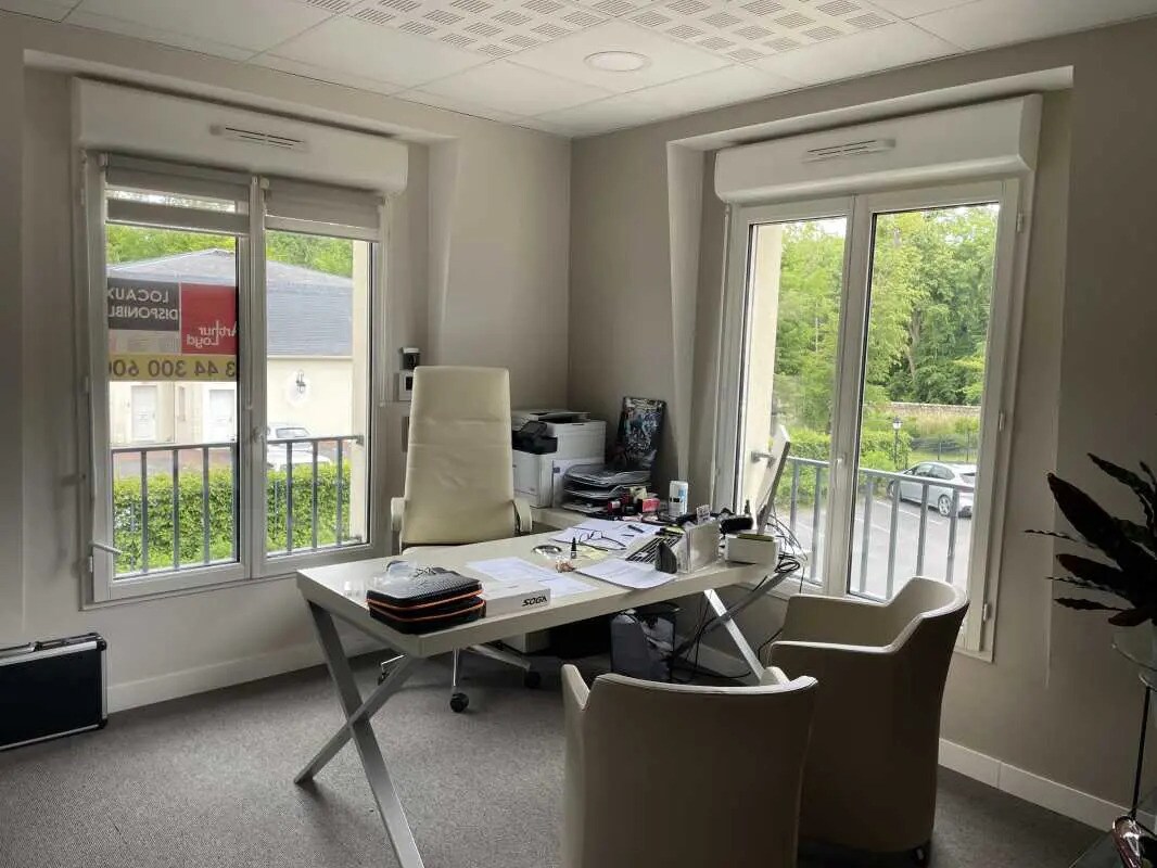 Bureau dans Vineuil-Saint-Firmin à vendre Photo de l’immeuble– Image 1 sur 8