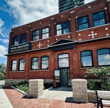 45 Railroad St, Brampton, ON à louer Photo de l’immeuble– Image 2 sur 6