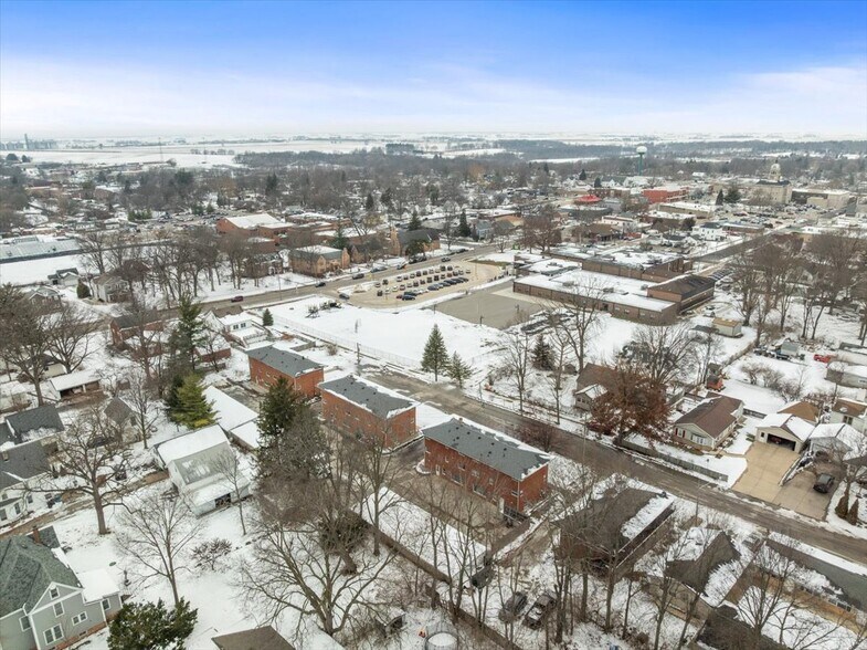 218 Carolyn Ln, Eureka, IL à vendre - Photo de l’immeuble – Image 2 sur 5