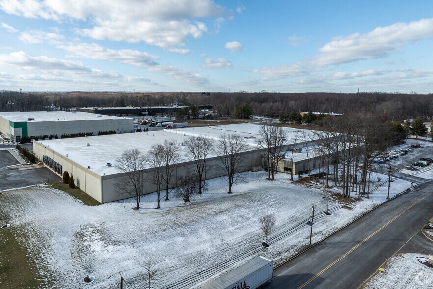 200 Connecticut Dr, Burlington, NJ à louer - Photo principale – Image 1 sur 11
