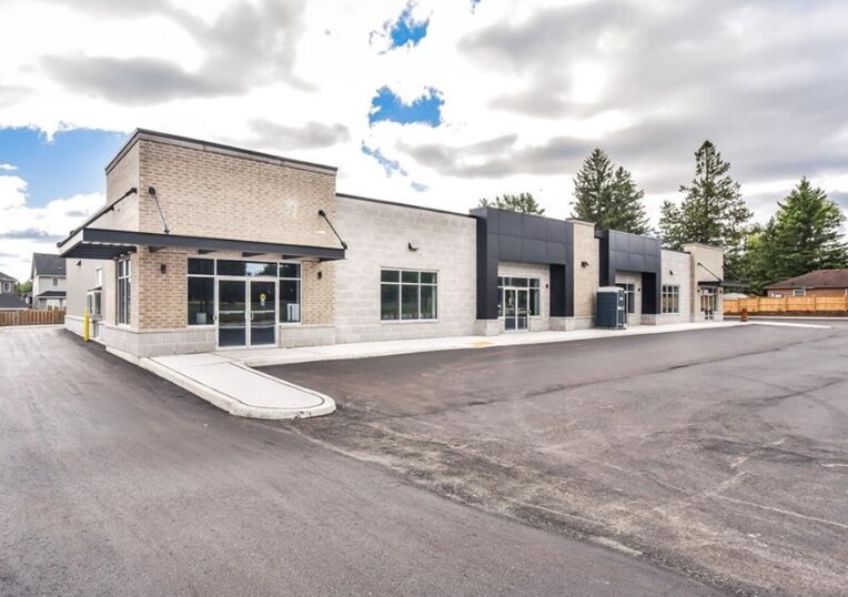 91-95 Blandford St, Innerkip, ON à vendre - Photo principale – Image 1 sur 2