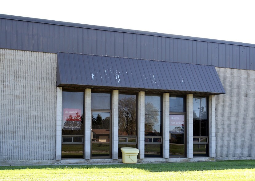 1540 Fanshawe Park Rd W, London, ON à louer - Photo de l’immeuble – Image 2 sur 5