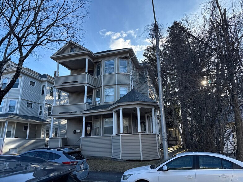 172 Russell St, Worcester, MA à vendre - Photo principale – Image 1 sur 1