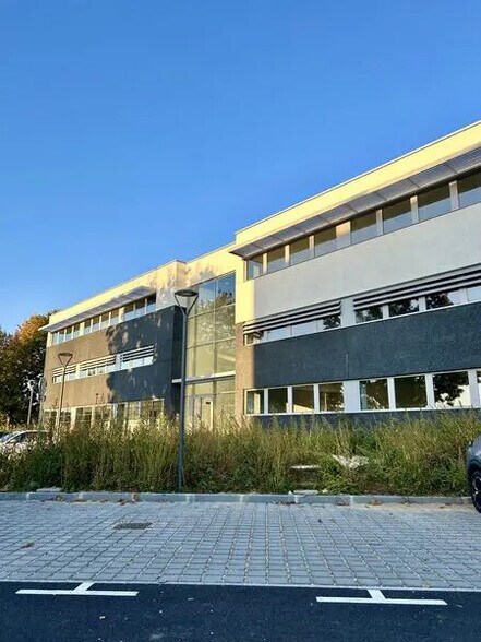 Bureau dans Mont-Saint-Aignan à louer - Photo de l’immeuble – Image 3 sur 15