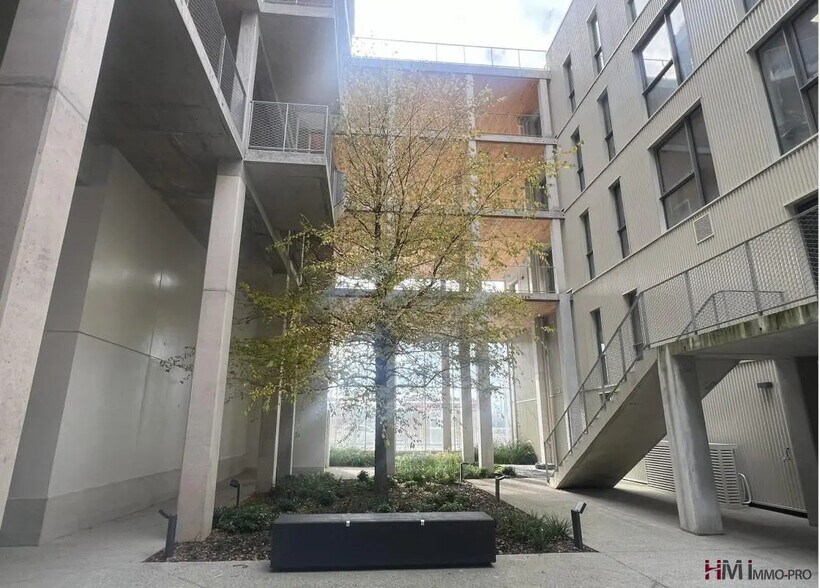 Local d'activités dans Rouen à vendre - Photo de l’immeuble – Image 2 sur 4