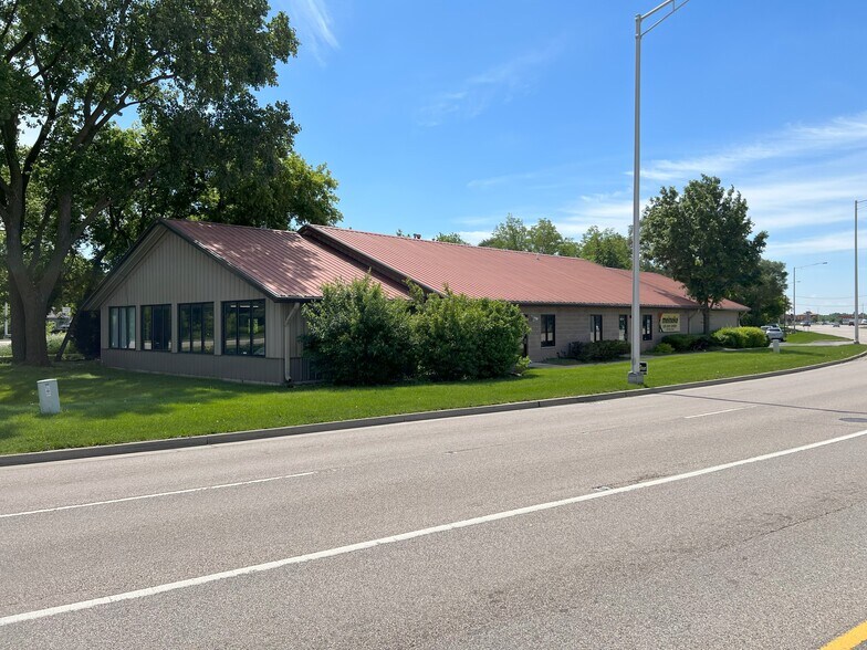 905 Pyott Rd, Crystal Lake, IL à louer - Photo de l’immeuble – Image 1 sur 15