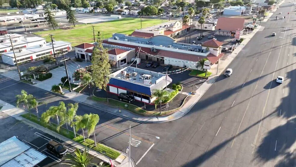 201 W Foothill Blvd, Rialto, CA à vendre - Vidéo sur l’annonce professionnelle – Image 2 sur 11