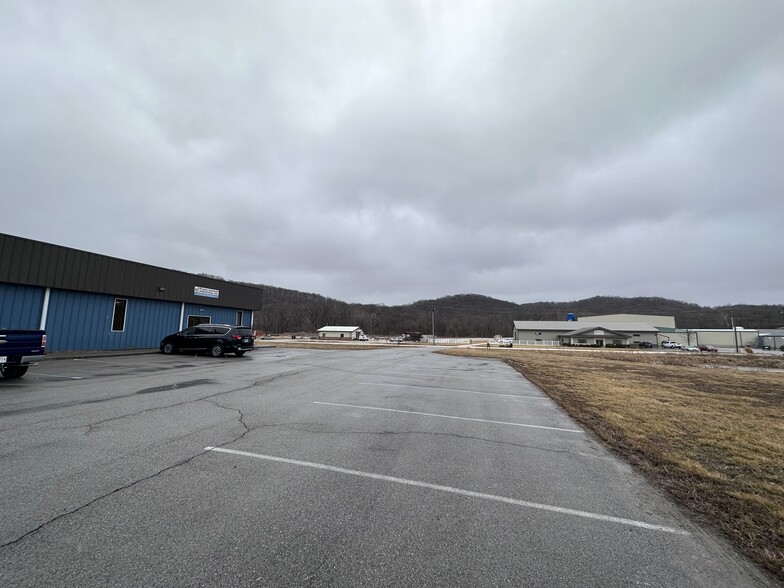 3650 W Industrial Dr, Louisiana, MO à louer - Photo de l’immeuble – Image 3 sur 27