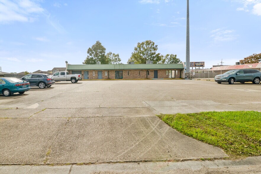 2310 Park Place Dr, Terrytown, LA à vendre - Photo de l’immeuble – Image 2 sur 19
