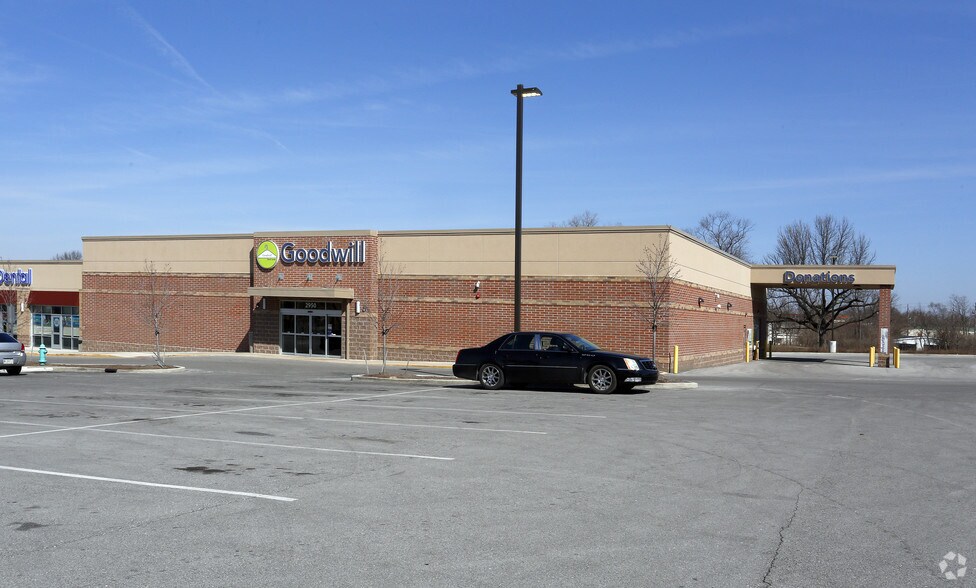 2930 E 38th St, Indianapolis, IN à louer - Photo principale – Image 3 sur 3