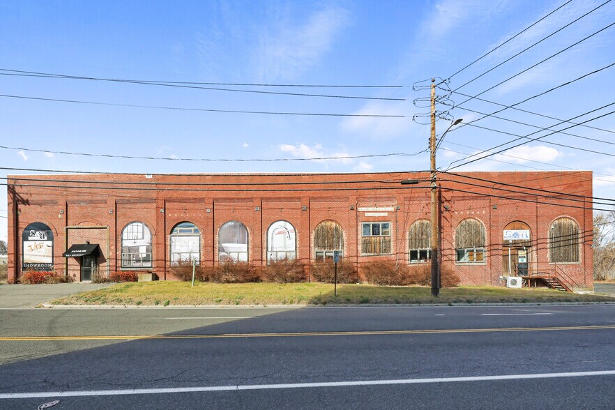 1311 East St, Pittsfield, MA à vendre - Photo principale – Image 1 sur 61