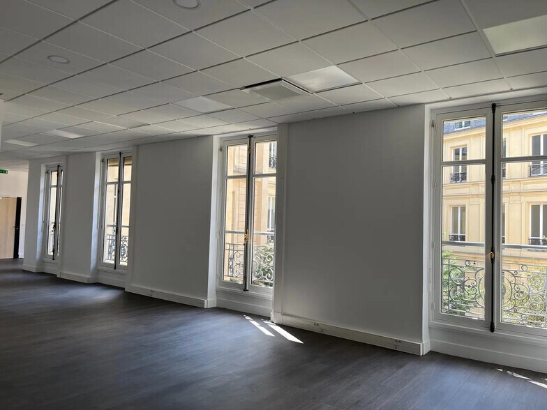 Bureau dans Paris à louer - Photo de l’immeuble – Image 2 sur 5