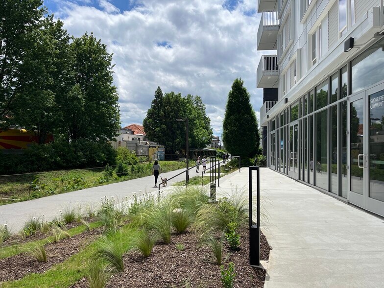 872 Memorial Dr, Atlanta, GA à louer - Photo de l’immeuble – Image 1 sur 7