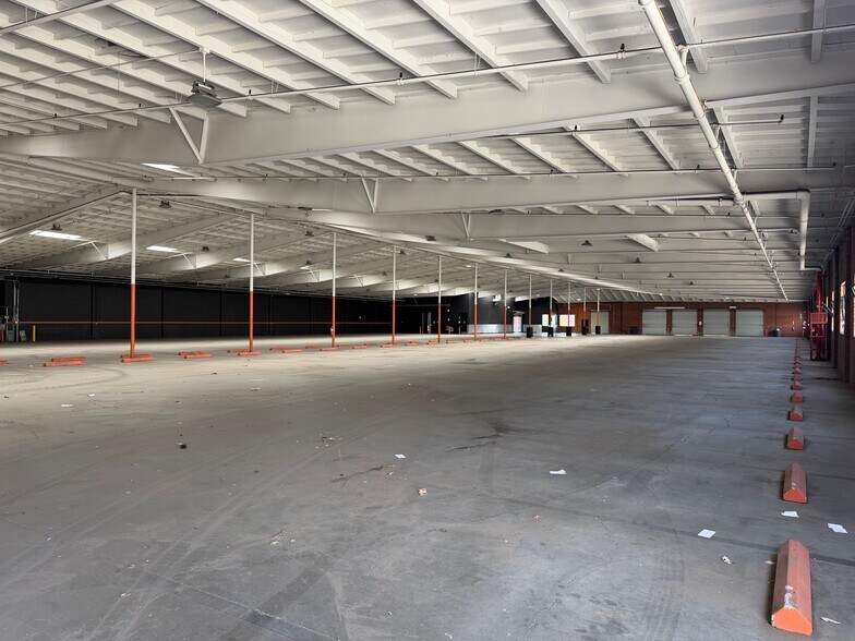 9000 Bellanca Ave, Los Angeles, CA à vendre - Photo de l’immeuble – Image 3 sur 5