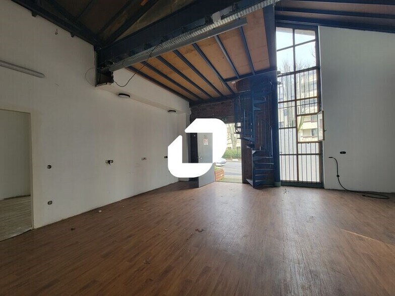 Local d'activités dans Évry-Courcouronnes à vendre - Photo intérieure – Image 1 sur 11