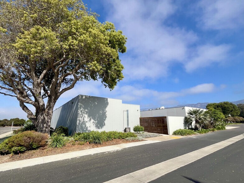 6395 Cindy Ln, Carpinteria, CA à louer - Photo de l’immeuble – Image 2 sur 17