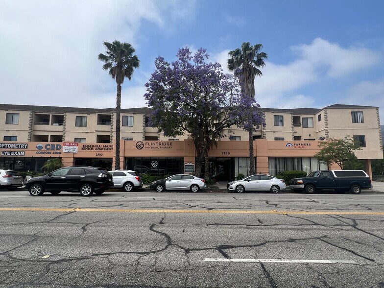 2490-2520 Honolulu Ave, Montrose, CA à louer - Photo de l’immeuble – Image 2 sur 8