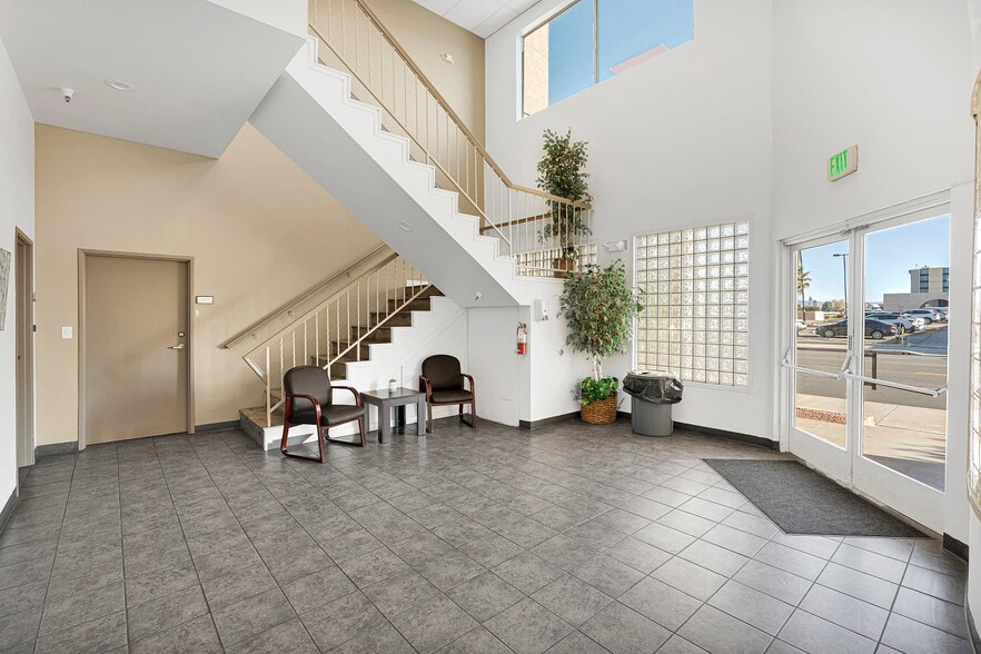 15490 Civic Dr, Victorville, CA à louer - Photo de l’immeuble – Image 3 sur 17