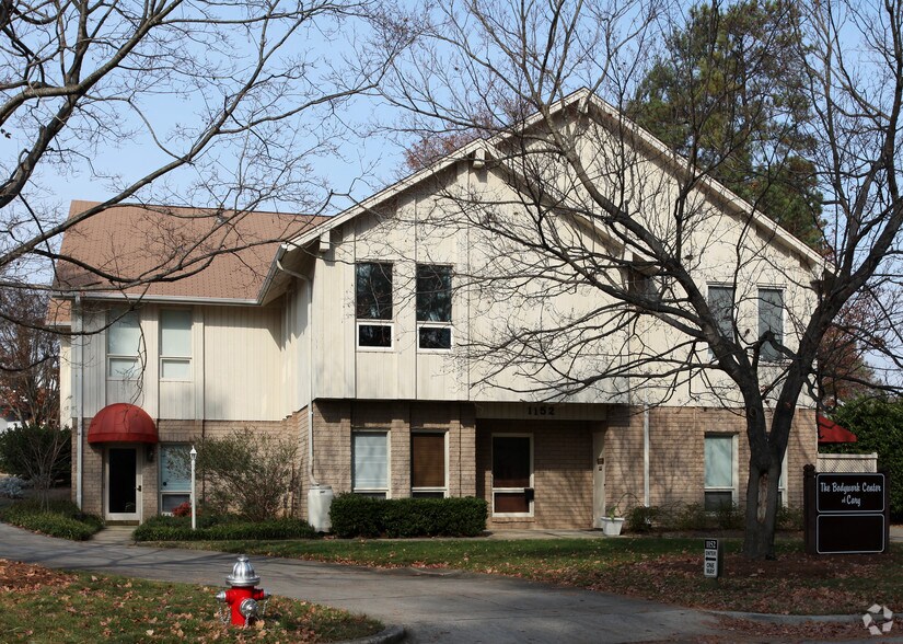 1152 Executive Cir, Cary, NC à louer - Photo principale – Image 1 sur 7
