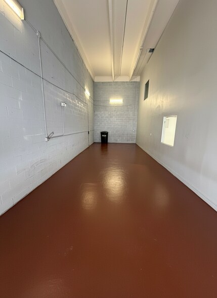 4616 NW 133rd St, Opa Locka, FL à louer - Photo de l’immeuble – Image 2 sur 15